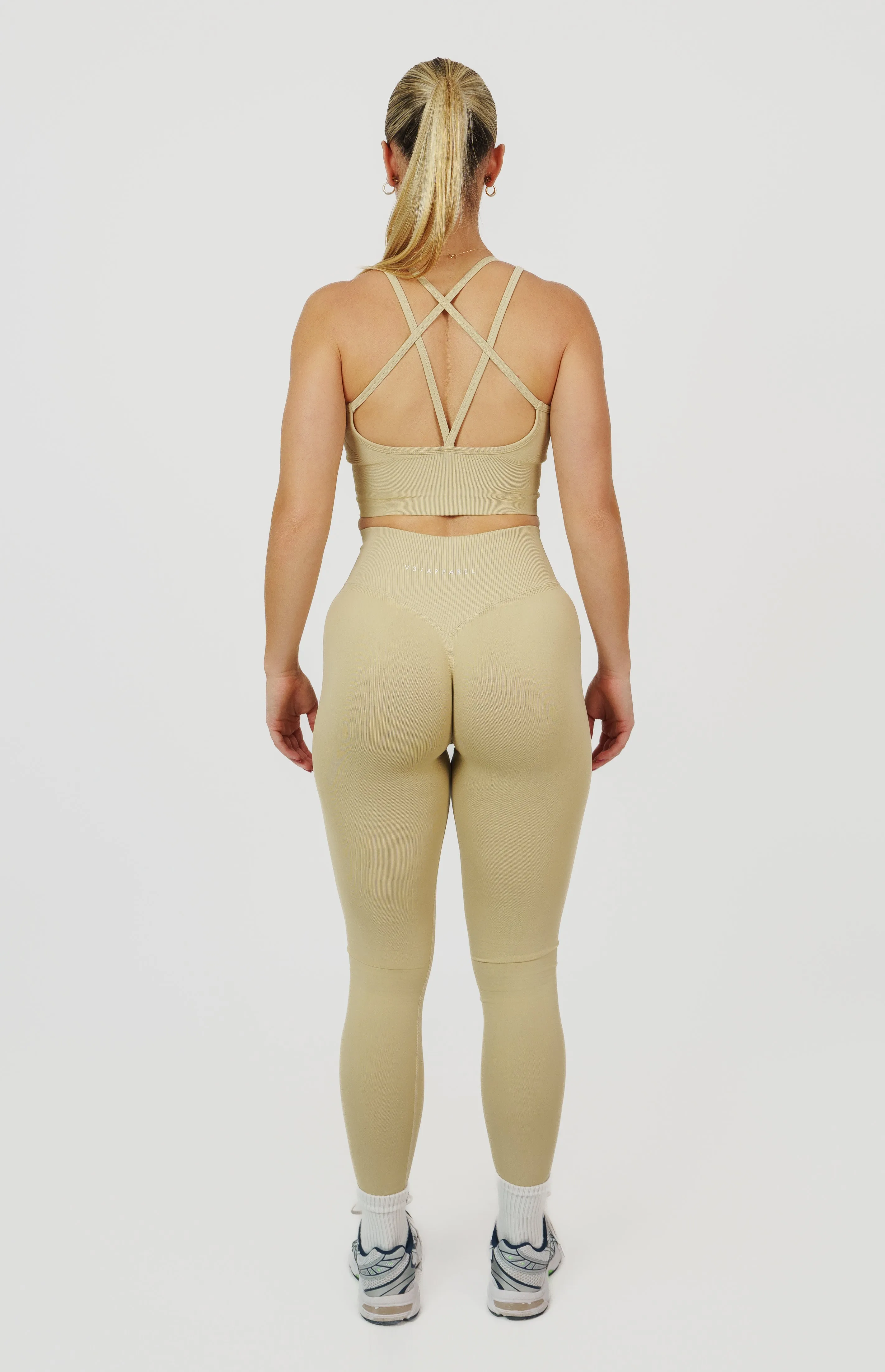 Form Seamless Strappy Sports Bra - Light Camel