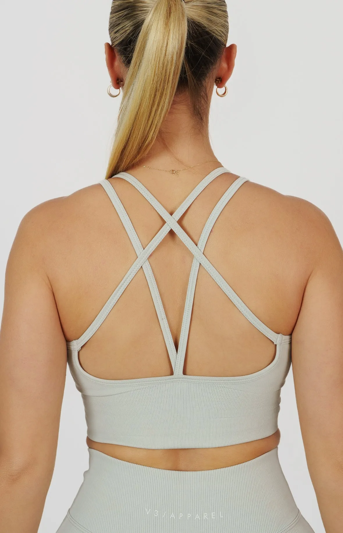 Form Seamless Strappy Sports Bra - Light Grey