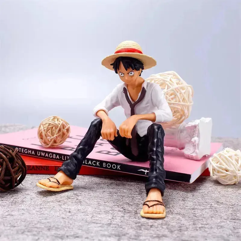 Straw Hat Luffy Sitting Action Figure (12 cm)