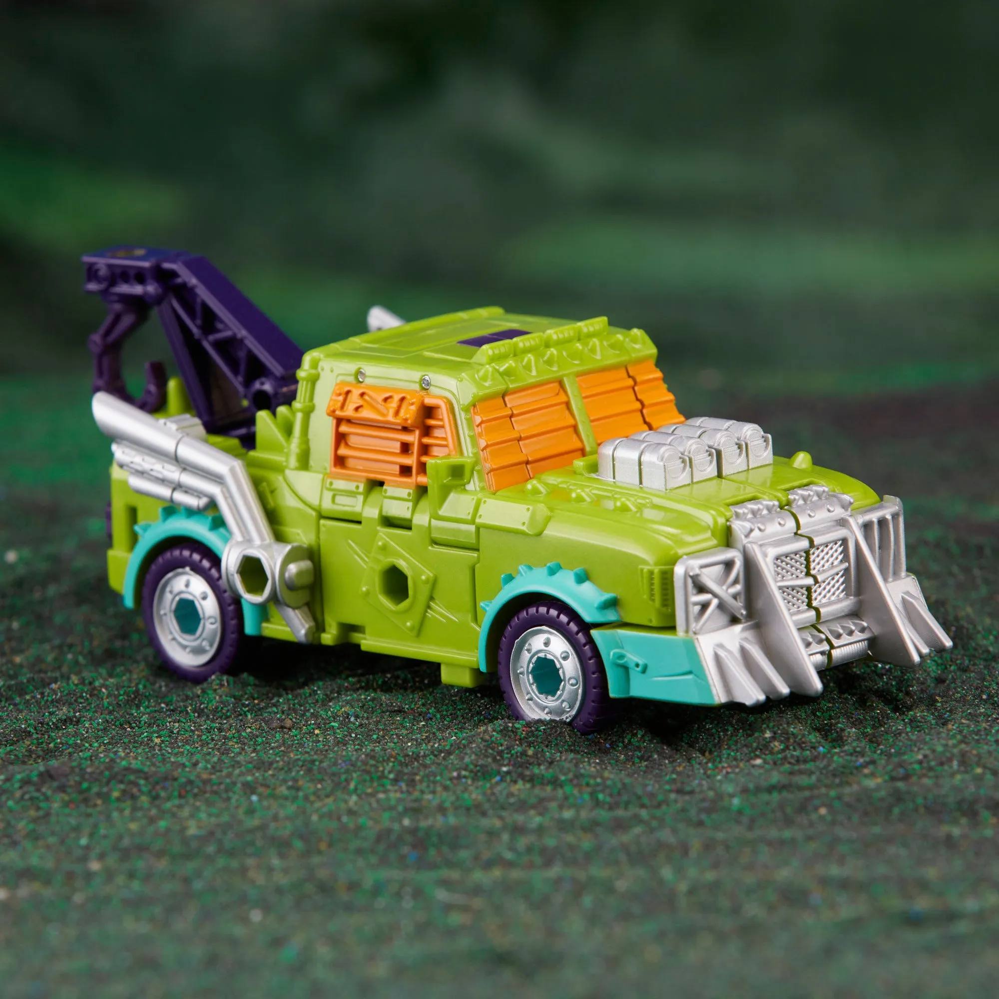 Transformers Buzzworthy Bumblebee Legacy: Evolution Robots in Disguise 2000 Universe Tow-Line